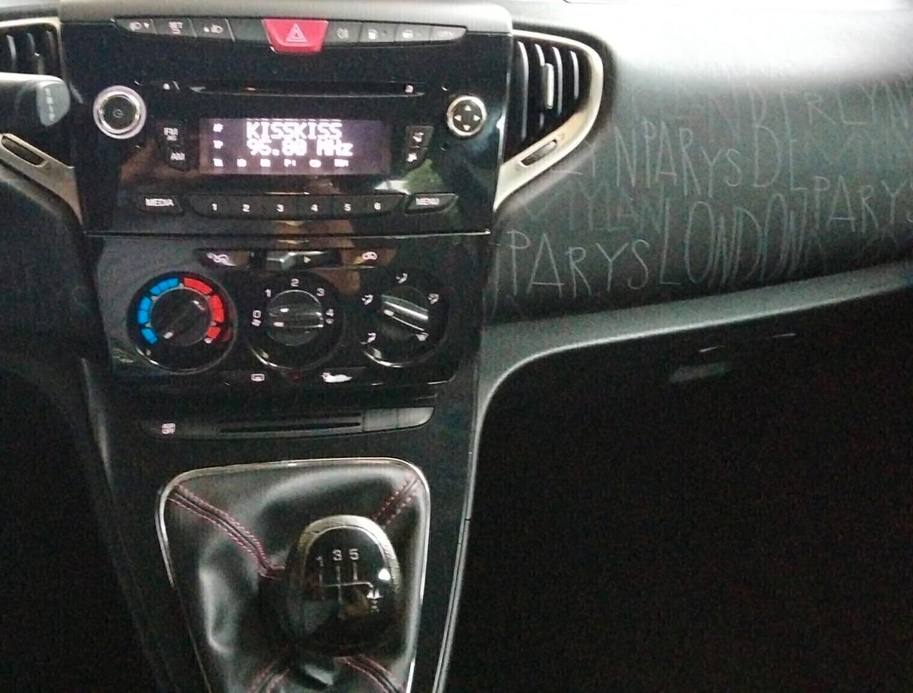 Lancia Ypsilon 0.9 TwinAir 85 CV 5 porte S&S DFN Gold 2014 NEOPATENTATI