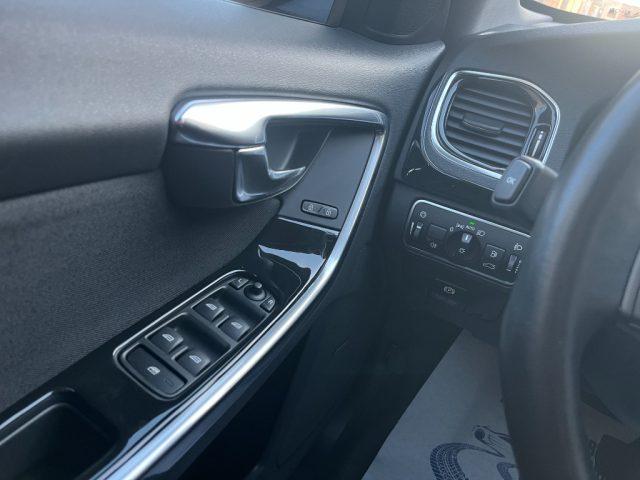 VOLVO V60 2.0 D3 R-design