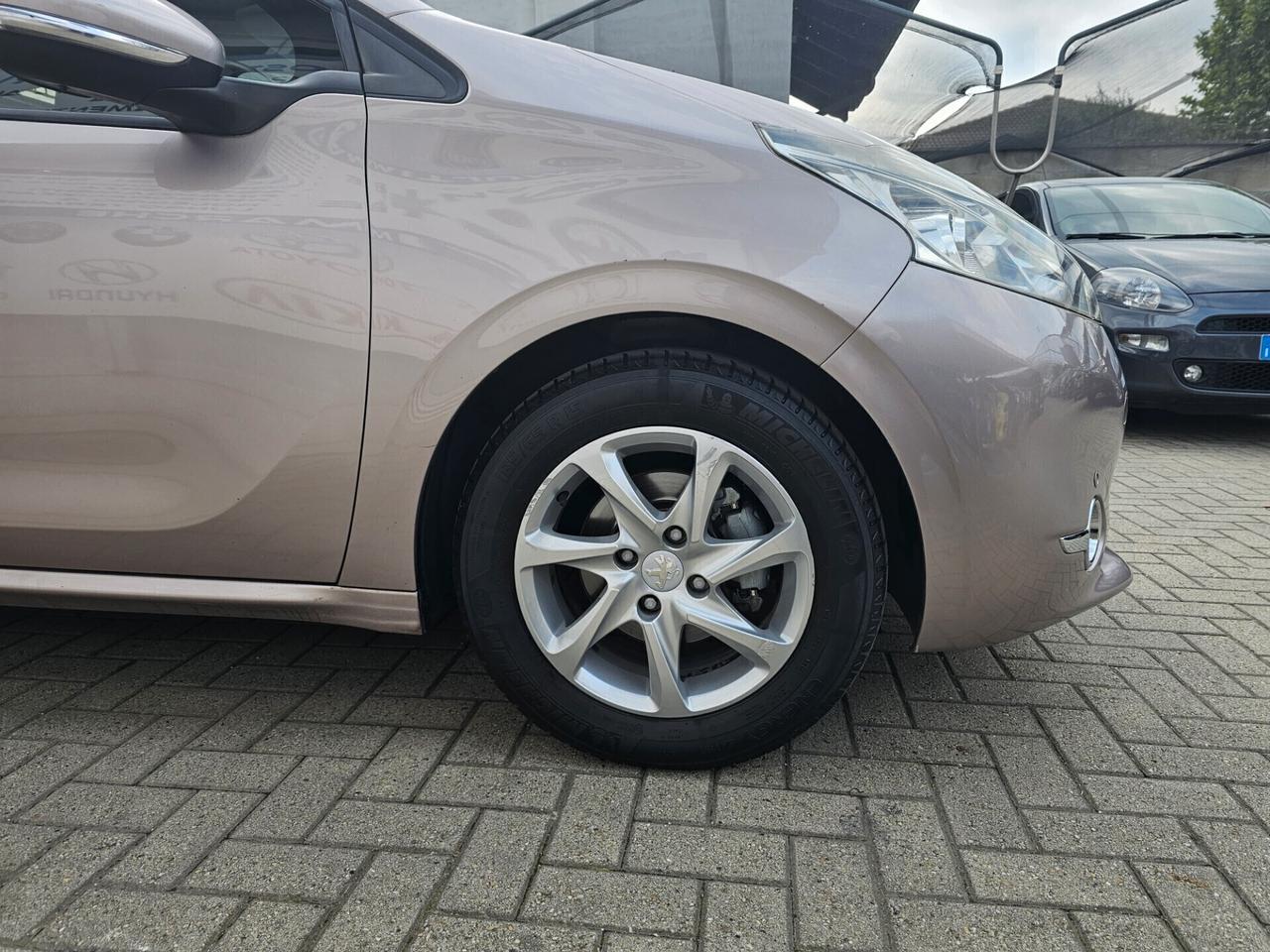 Peugeot 208 1.2 VTi 82 CV 5 porte Active - NeoPatentati