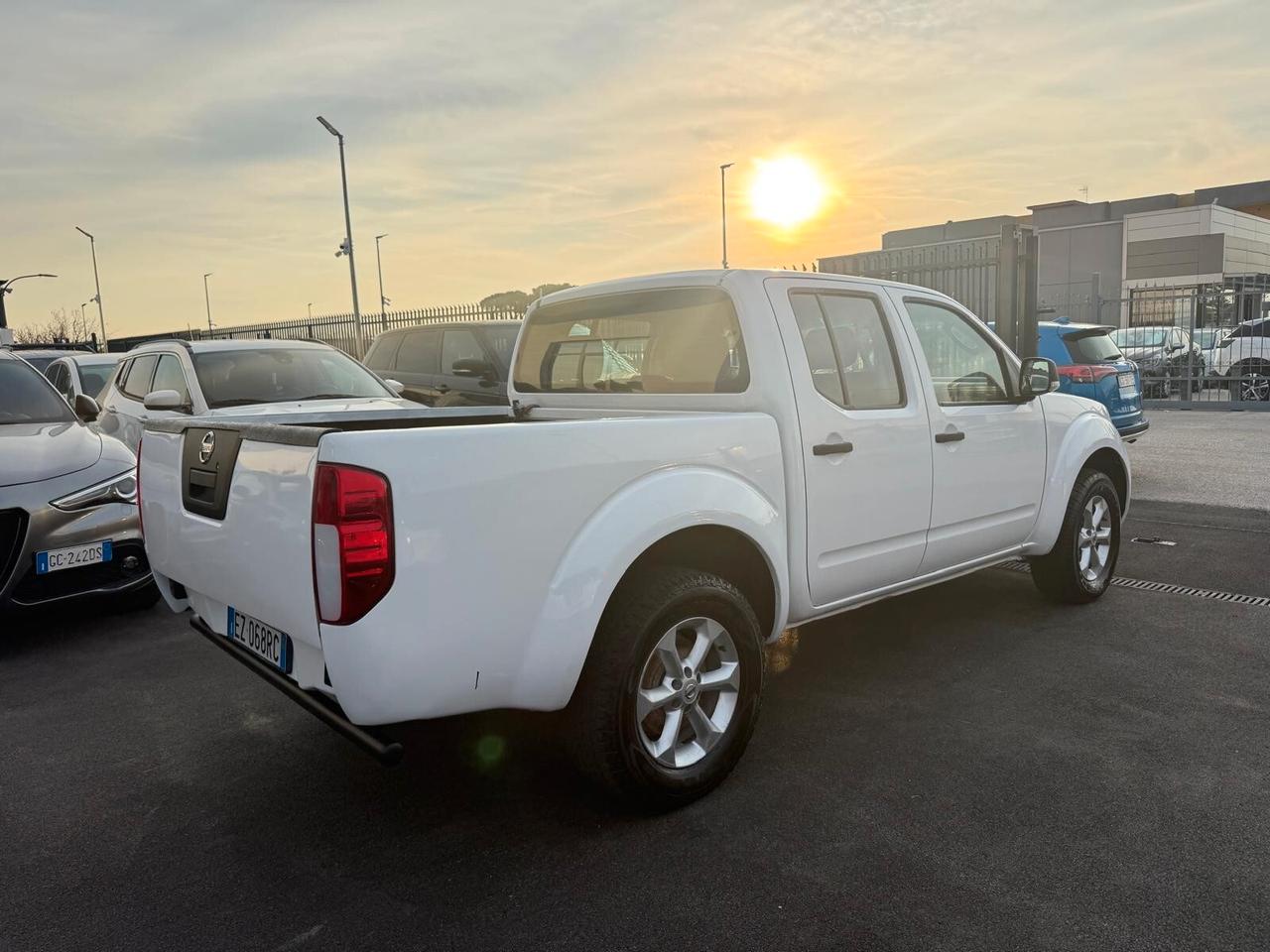 Nissan Navara 2.5 dCi 190CV 4 porte doppia cabina