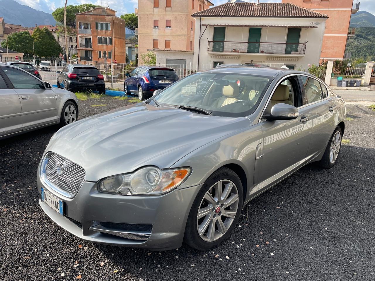 Jaguar XF 2.7D V6 Premium Luxury