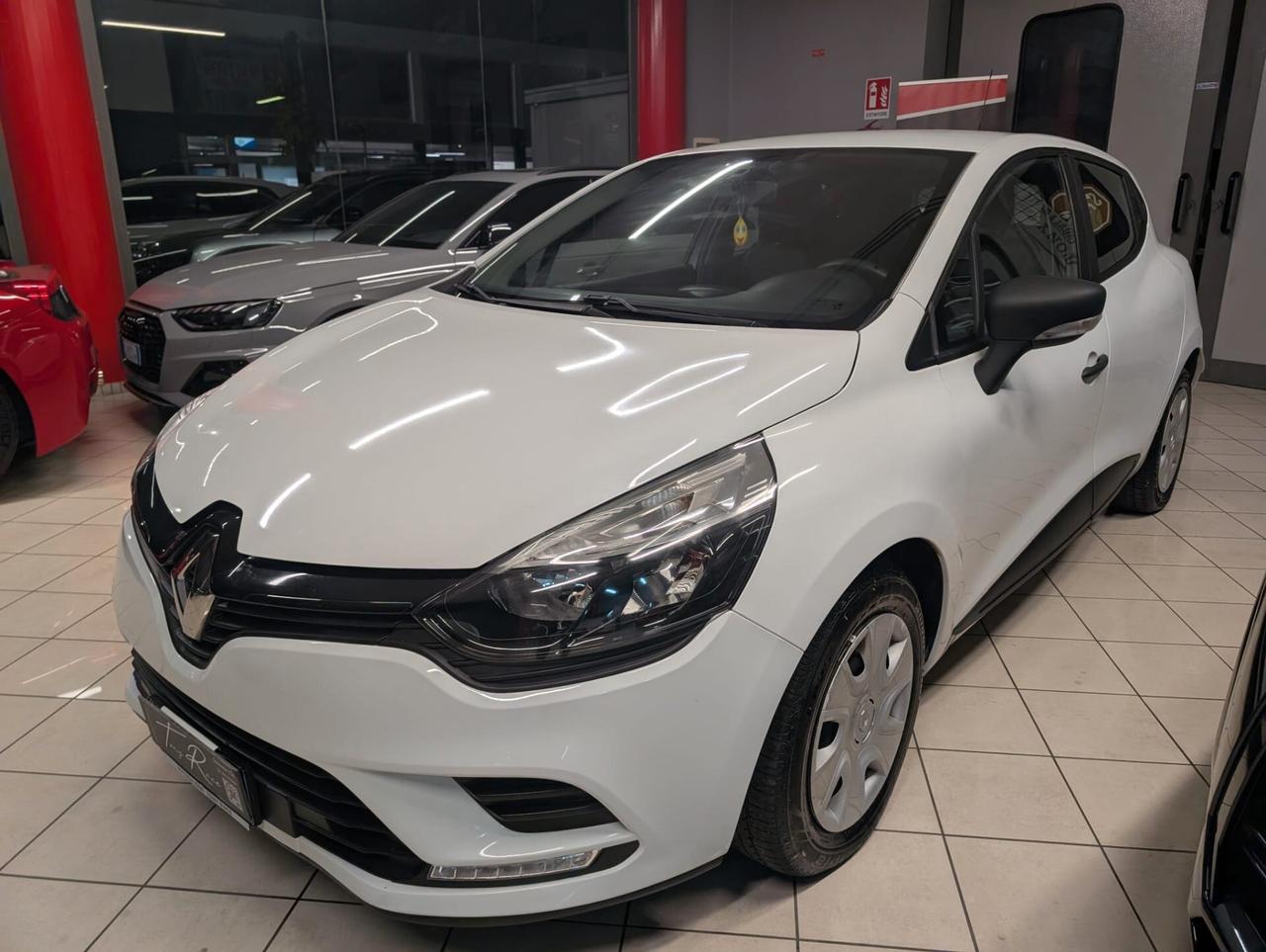 Renault Clio 2 POSTI AUTOCARRO +IVA