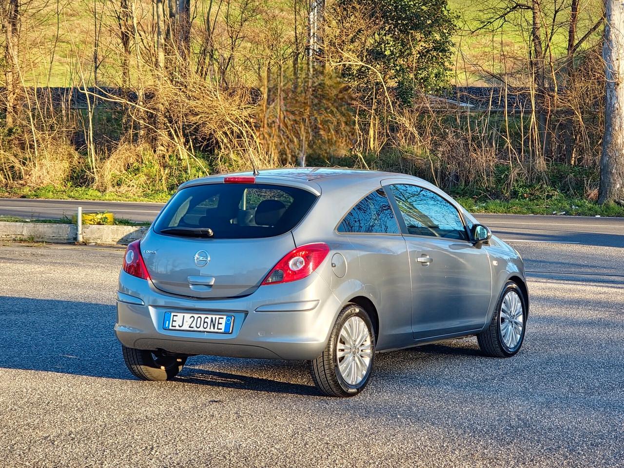 Opel Corsa 1.2 3 porte Club Benzina 85CV E5 2011