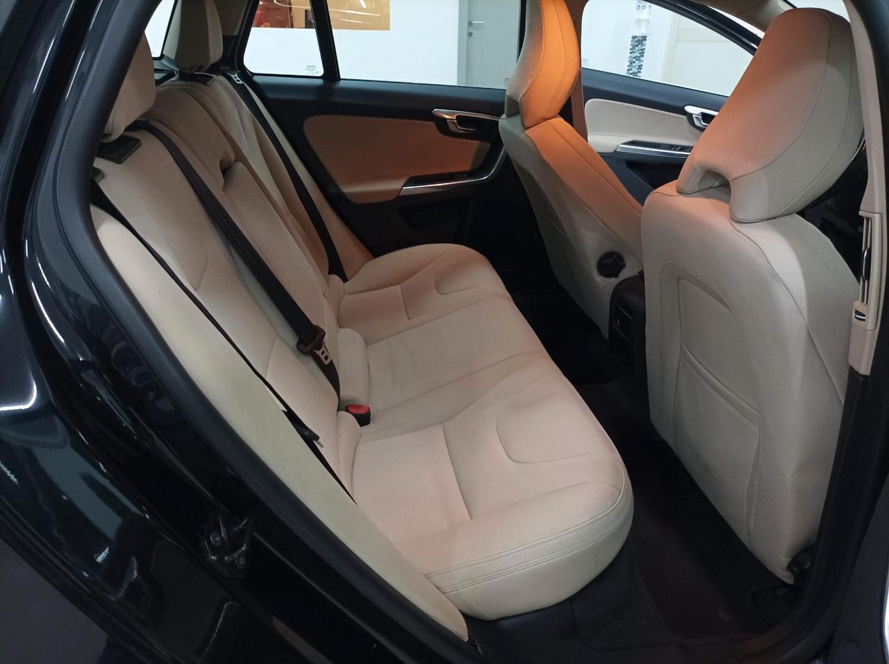 Volvo V60 D5 2.4 205 CV Geartronic Kinetic - 01/2011