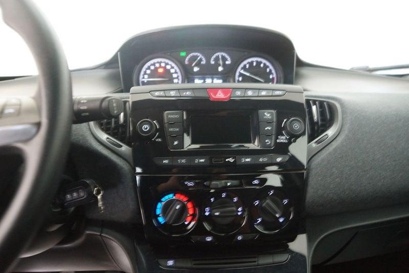 Lancia Ypsilon 1.0 FireFly 5 porte S&S Hybrid Silver