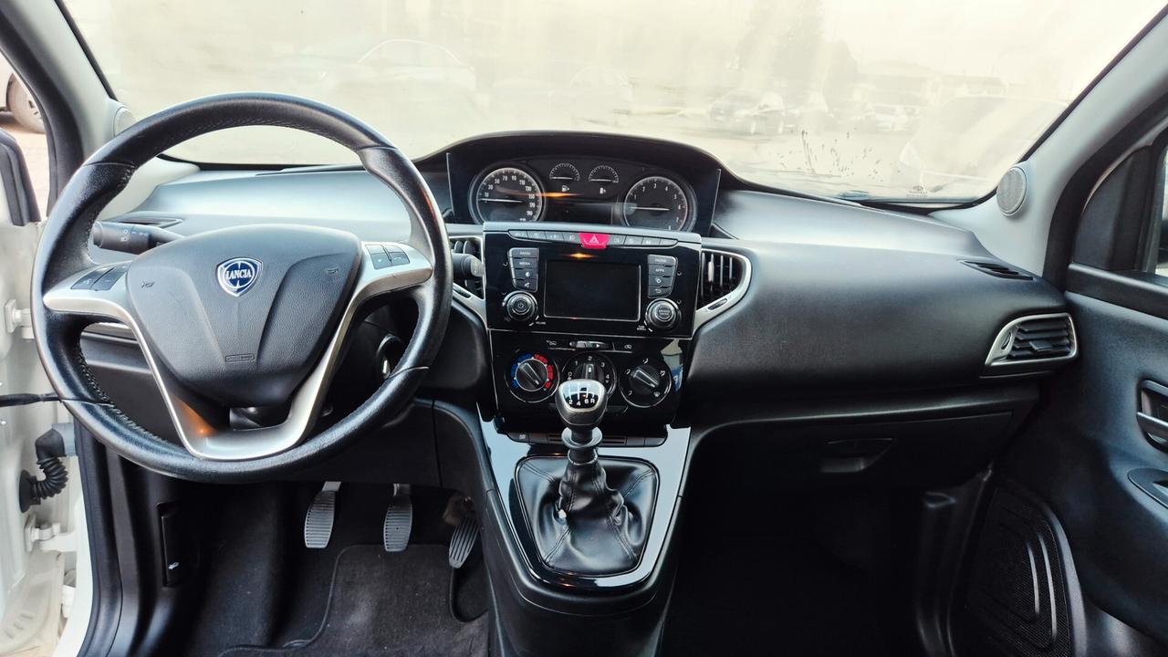 Lancia Ypsilon 1.0 FireFly 5 porte S&S Hybrid Ecochic Gold