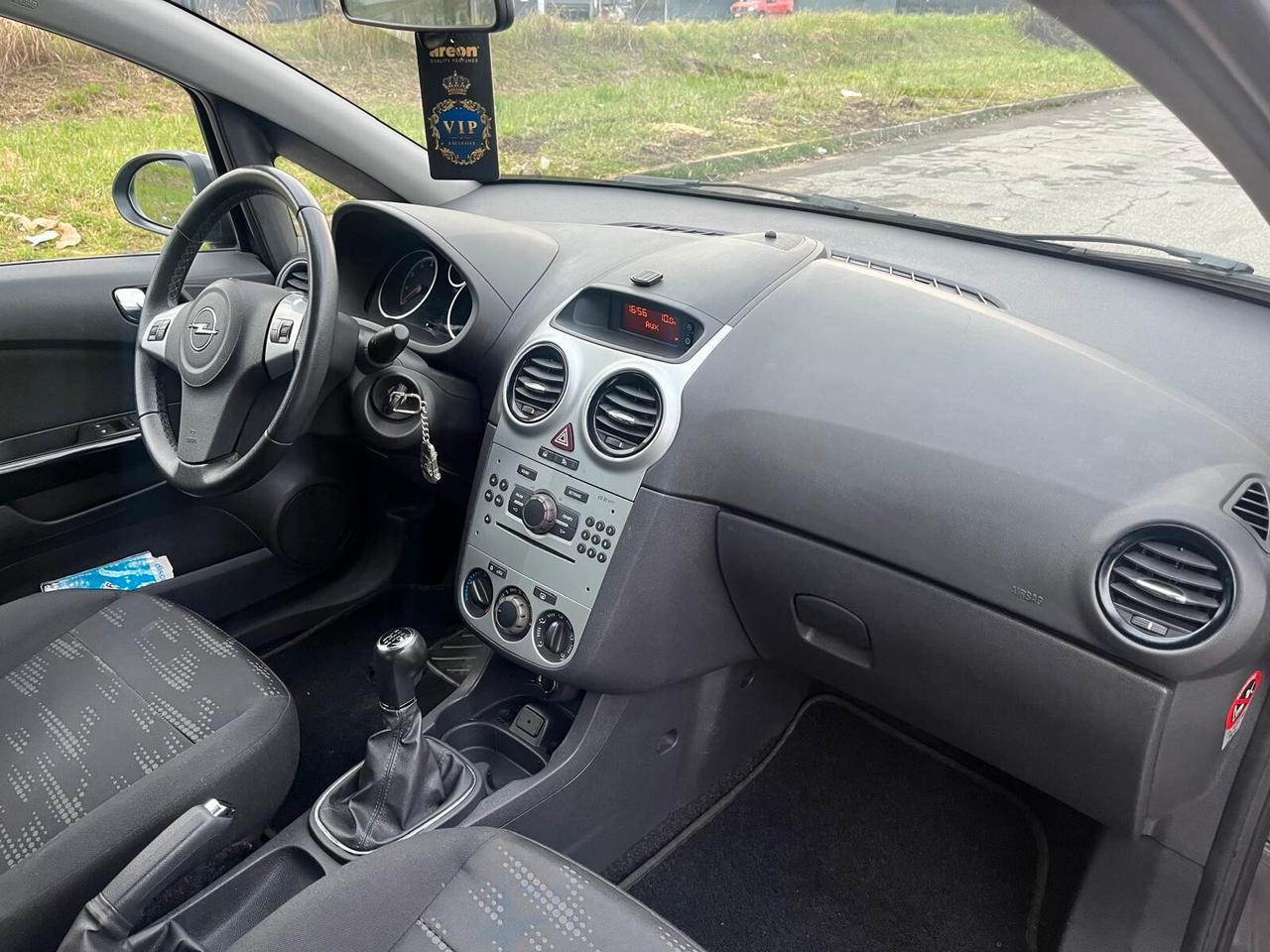 Opel Corsa 1.2 5 porte Club