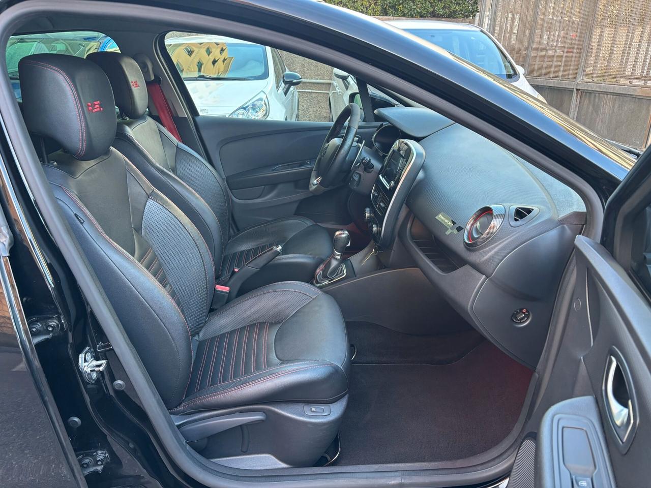 Renault Clio TCe 220CV 5p R.S. Trophy AKRAPOVIC