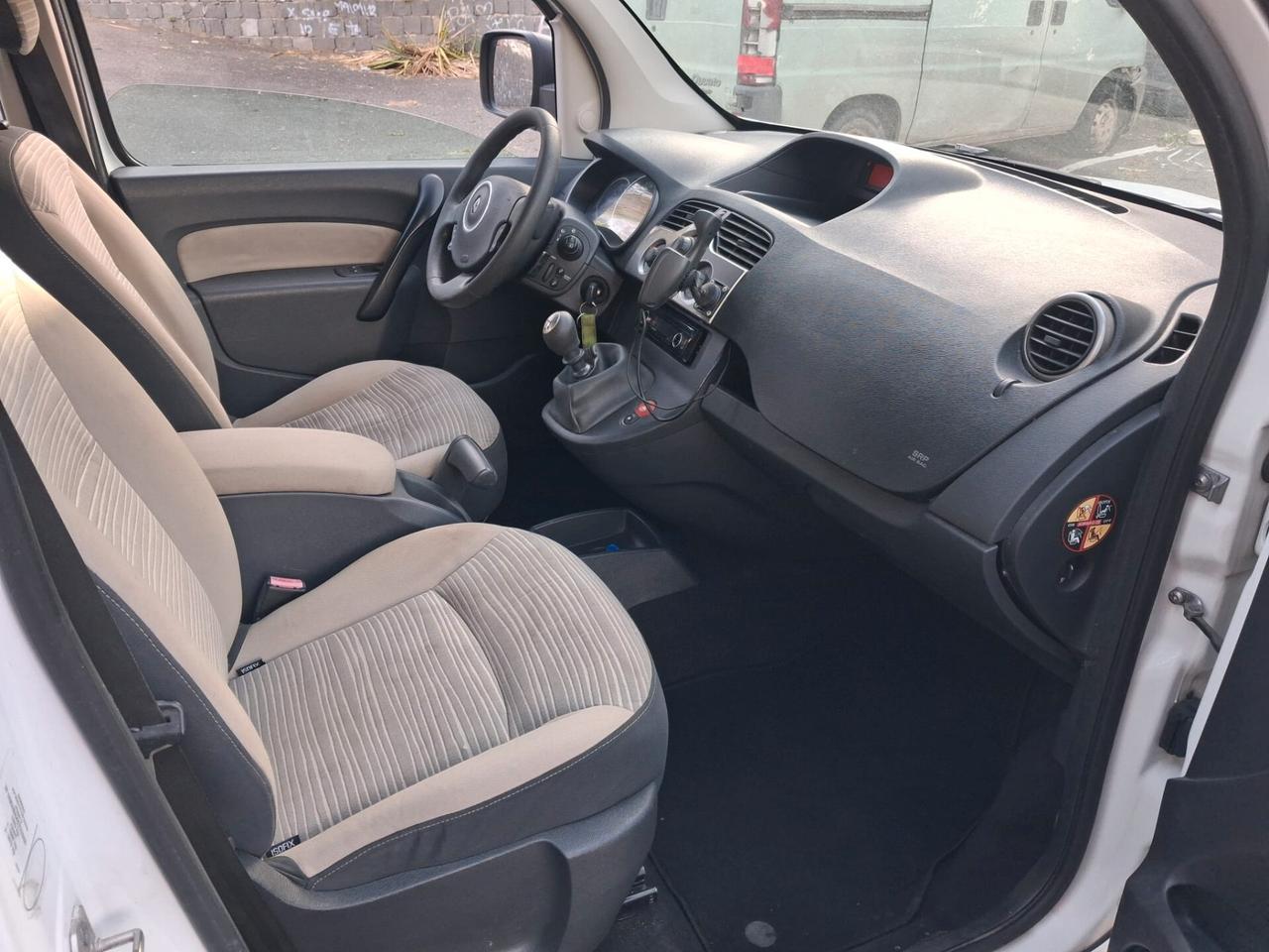Renault Kangoo Pianale ribassato con rampa disabili in carrozzina