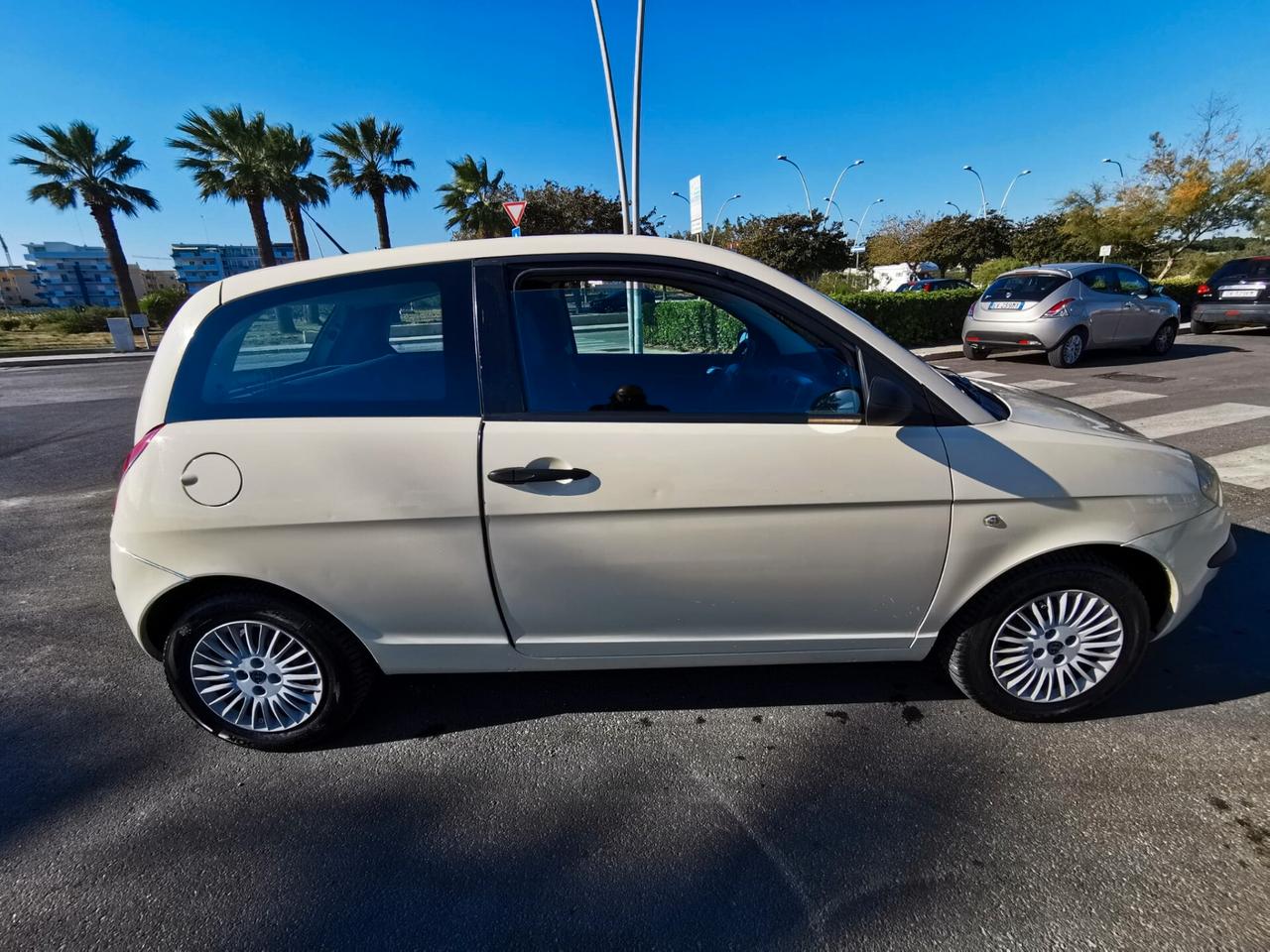Lancia Ypsilon 1.2 Argento NEOPATENTATI