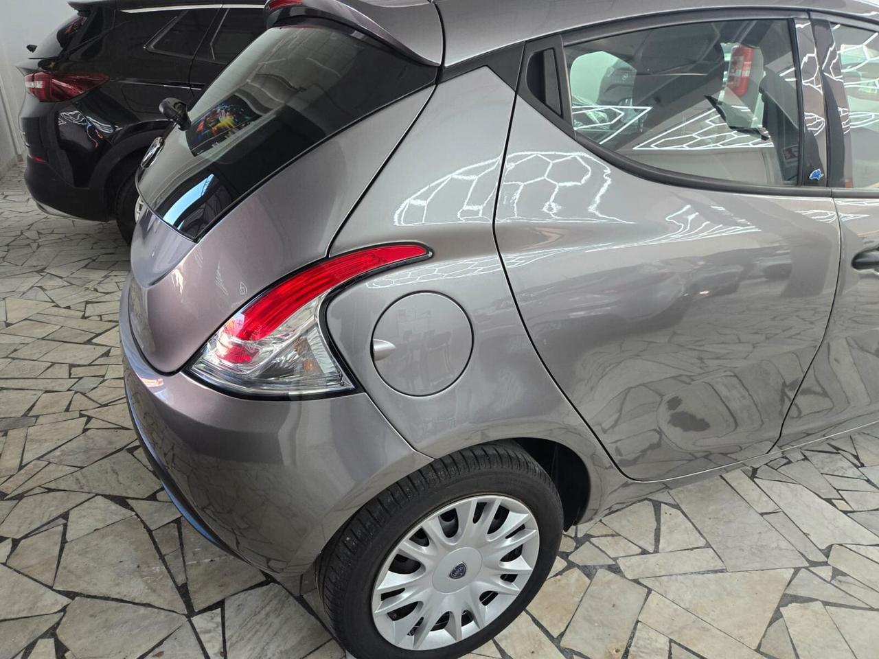 Lancia Ypsilon 1.2 69 CV 5 porte S&S Gold