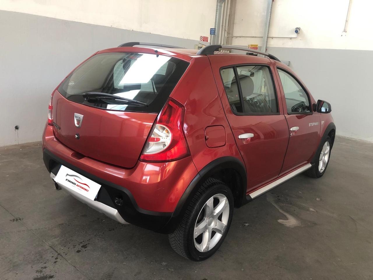 DACIA SANDERO STEPWAY 1.6 GPL-GARANZIA 12 MESI