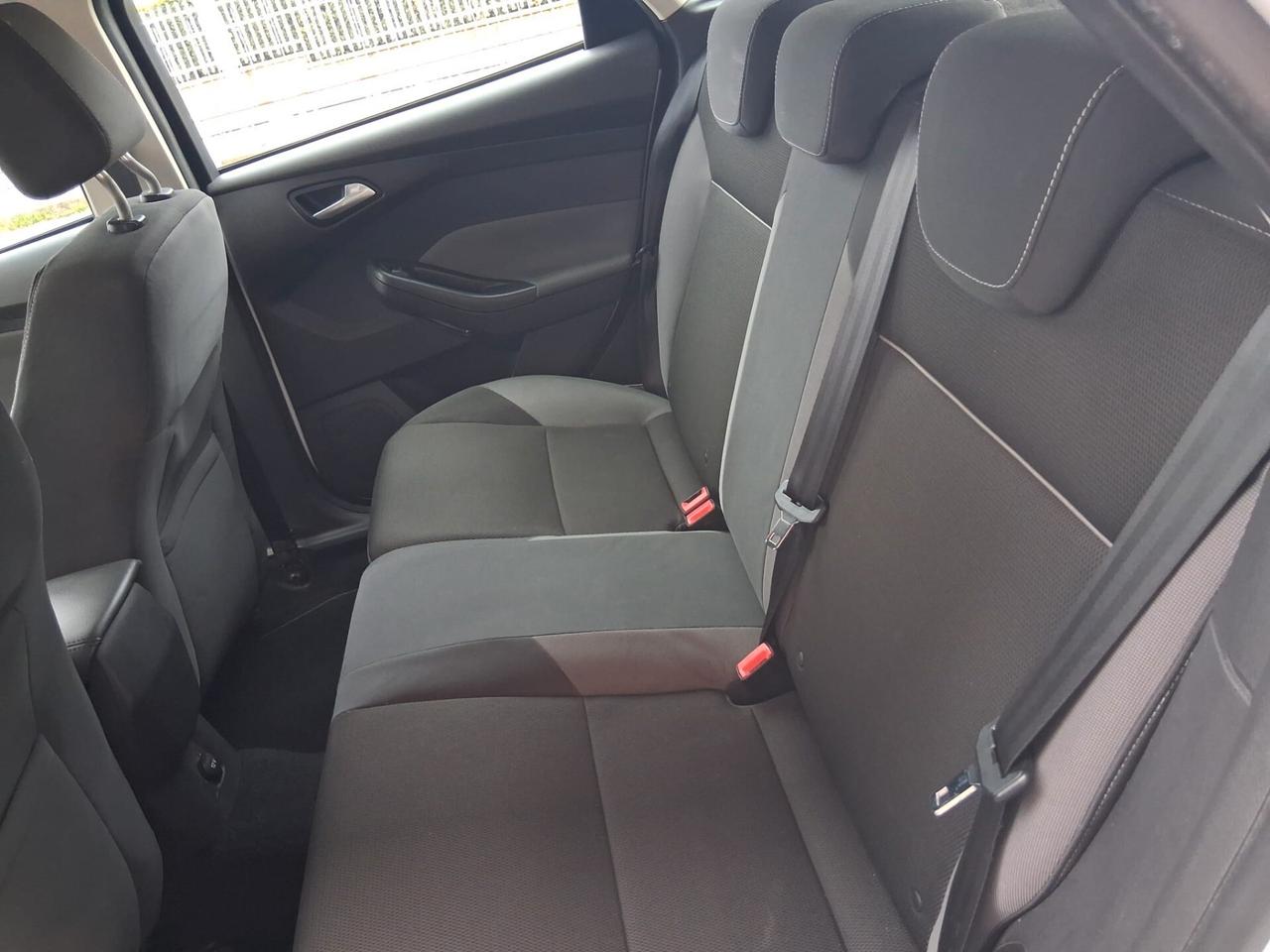 Ford Focus 1.6 105 CV