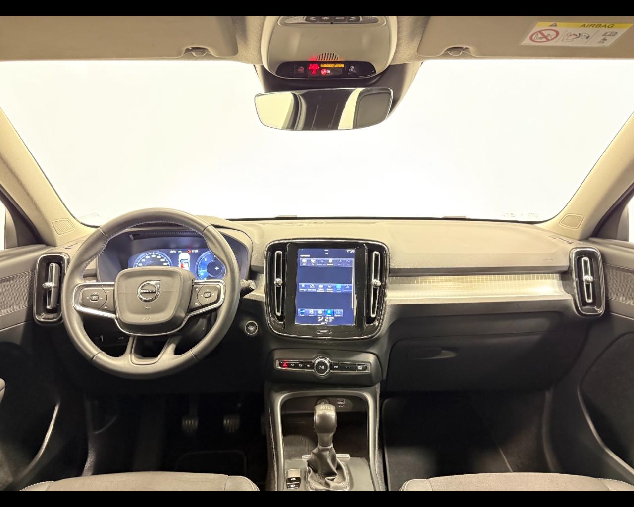 VOLVO XC40 2.0 D3 MOMENTUM