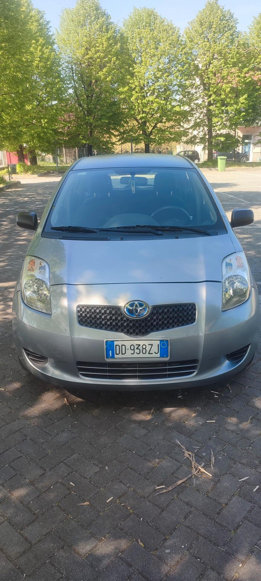 Toyota Yaris 1.0 5 porte