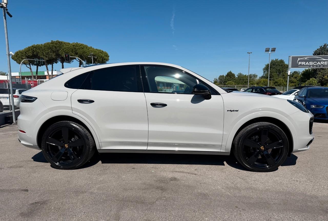 Porsche Cayenne Coupé 3.0 V6 E-Hybrid/scarico/pano/22"/km doc/bollo € super. B pagati