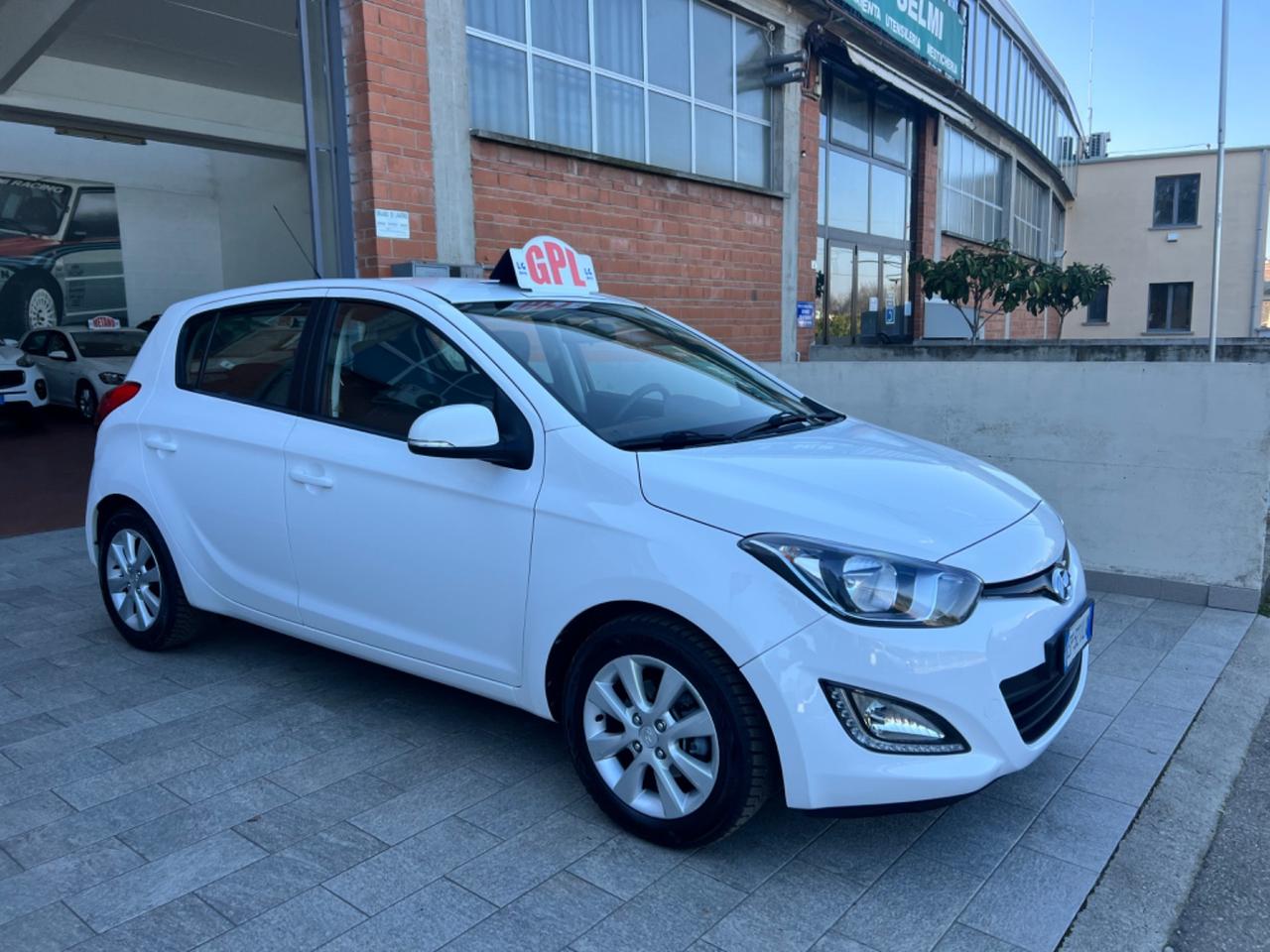 Hyundai i20 1.2 5p. BlueDrive GPL Sound Edition. NEOPATENTATO