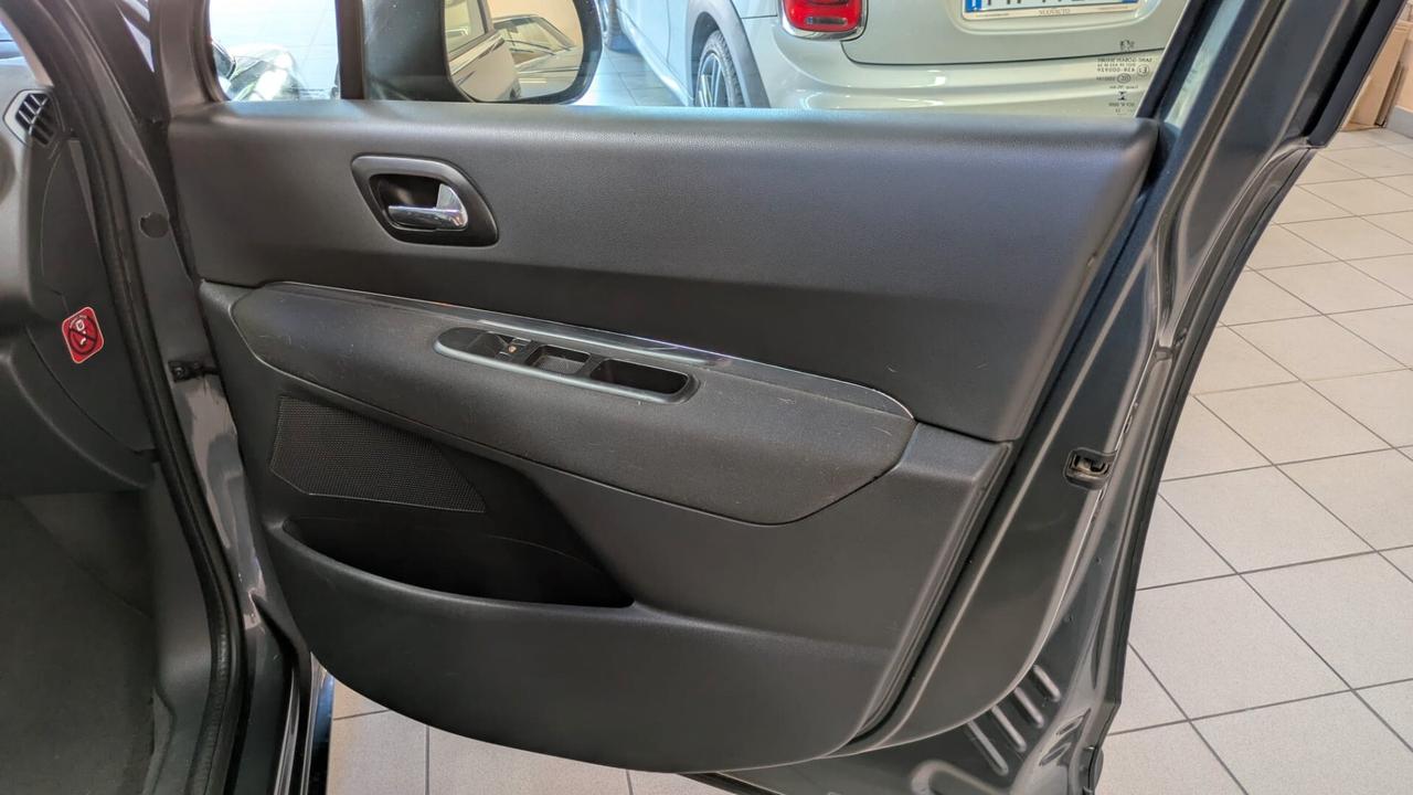 Peugeot 5008 1.6 HDi 115CV Business