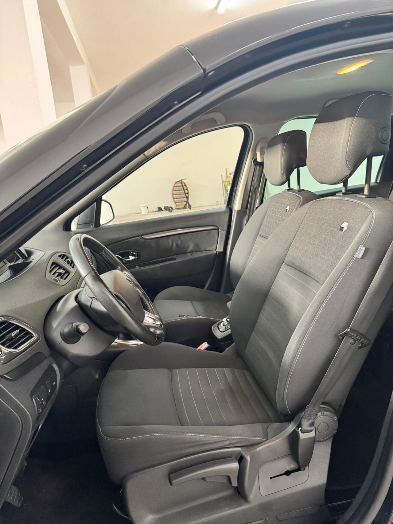 Renault Scenic Scénic XMod dCi 110 CV EDC Limited