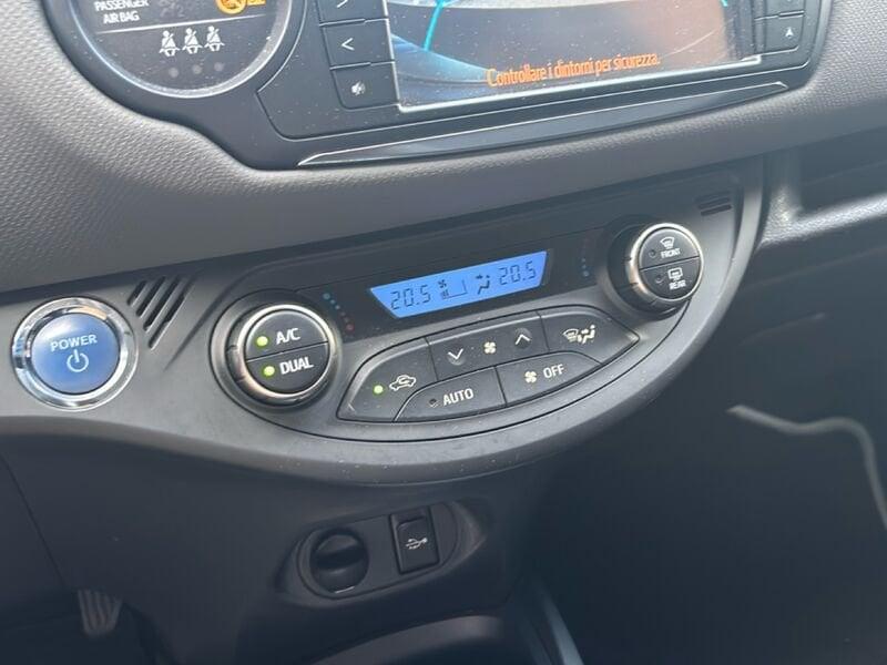 Toyota Yaris 1.5 Hybrid glamour edition
