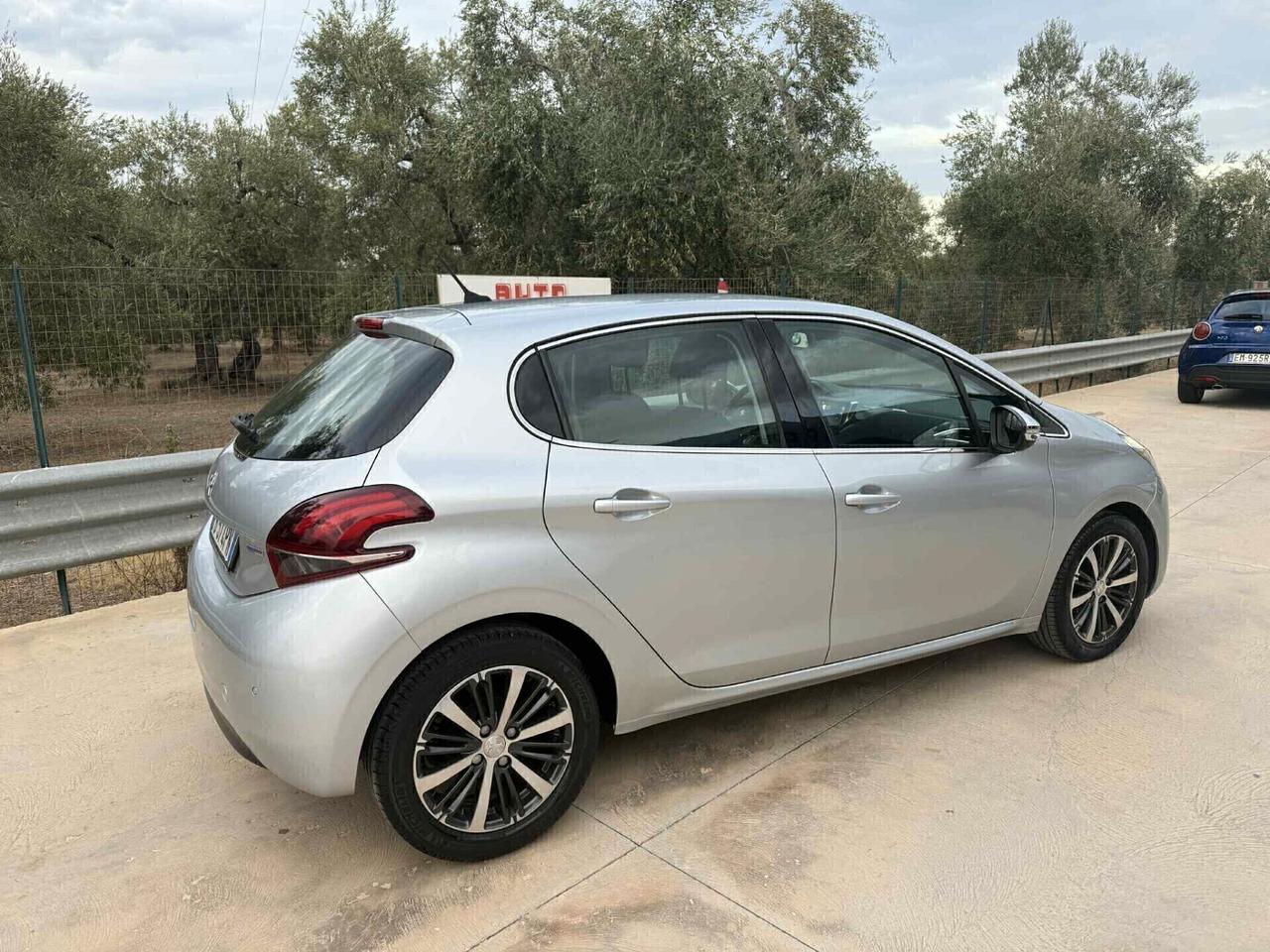 Peugeot 208 PureTech Allure 1.2 BENZINA 2015