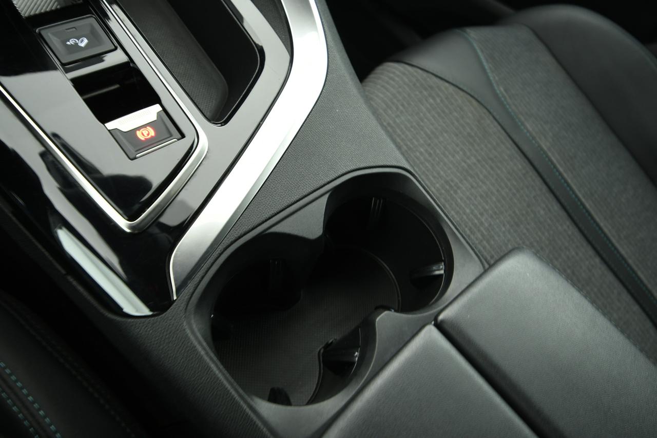 PEUGEOT 5008 1.5 bluehdi Allure Pack s&s 130cv eat8 7p.ti. CAMERA+APP CONNECT