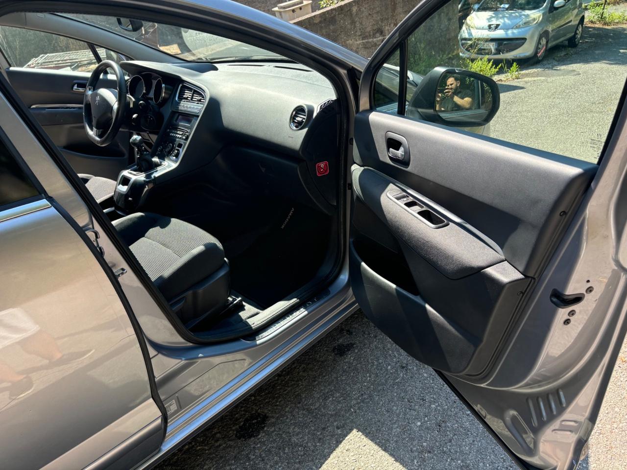 Peugeot 5008 2.0 HDi 150CV Active