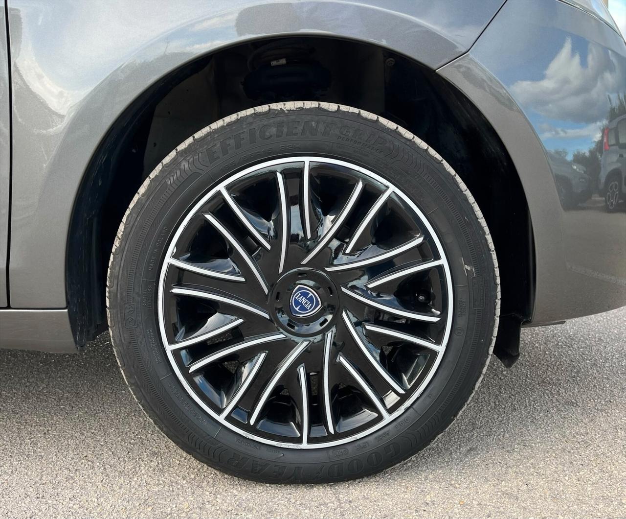 Lancia Ypsilon 1.0 FireFly 5 porte S&S Hybrid Gold