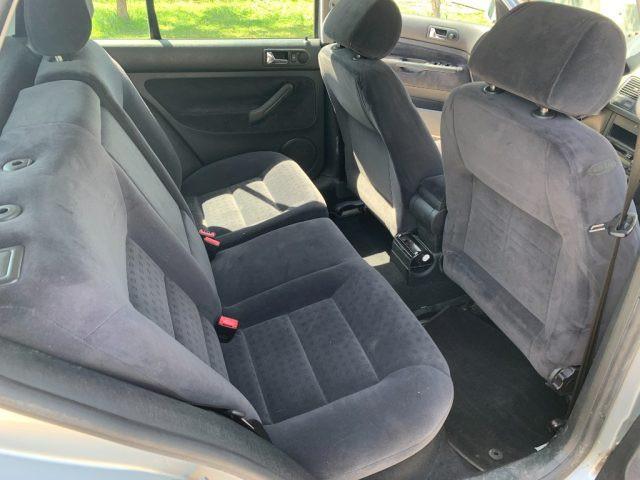 VOLKSWAGEN Golf 1.6 16V cat 5 porte Highline