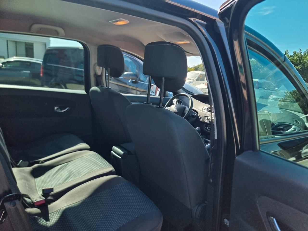 Renault Scenic Scénic XMod dCi 110 CV EDC Limited