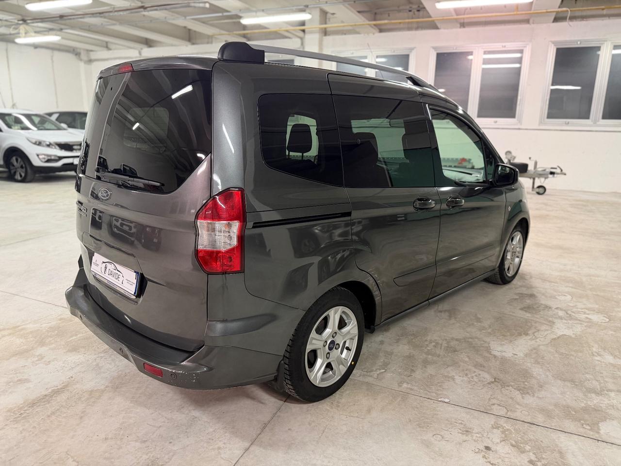 Ford Tourneo Courier 1.5 TDCI 95 CV Titanium