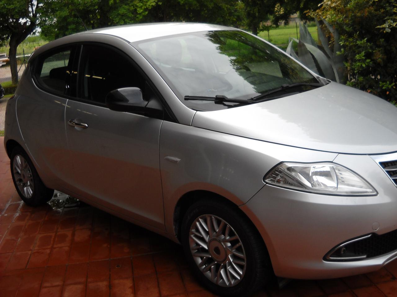 Lancia Ypsilon 0.9 TwinAir 85 CV 5 porte S&S Gold