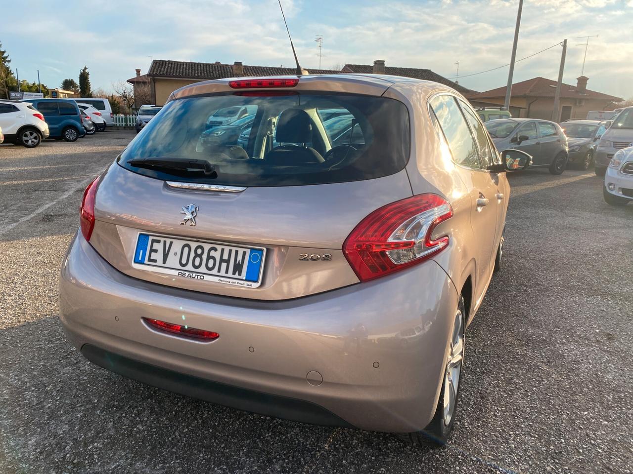 Peugeot 208 1.4 HDi 68 CV 5 porte Allure