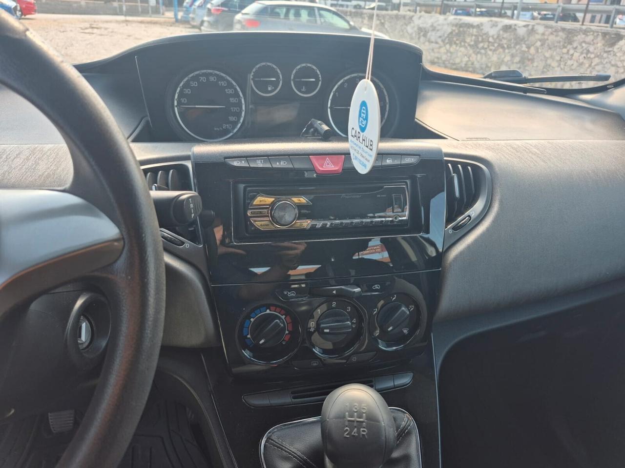 Lancia Ypsilon 1.2 69 CV 5 porte GPL Ecochic Silver