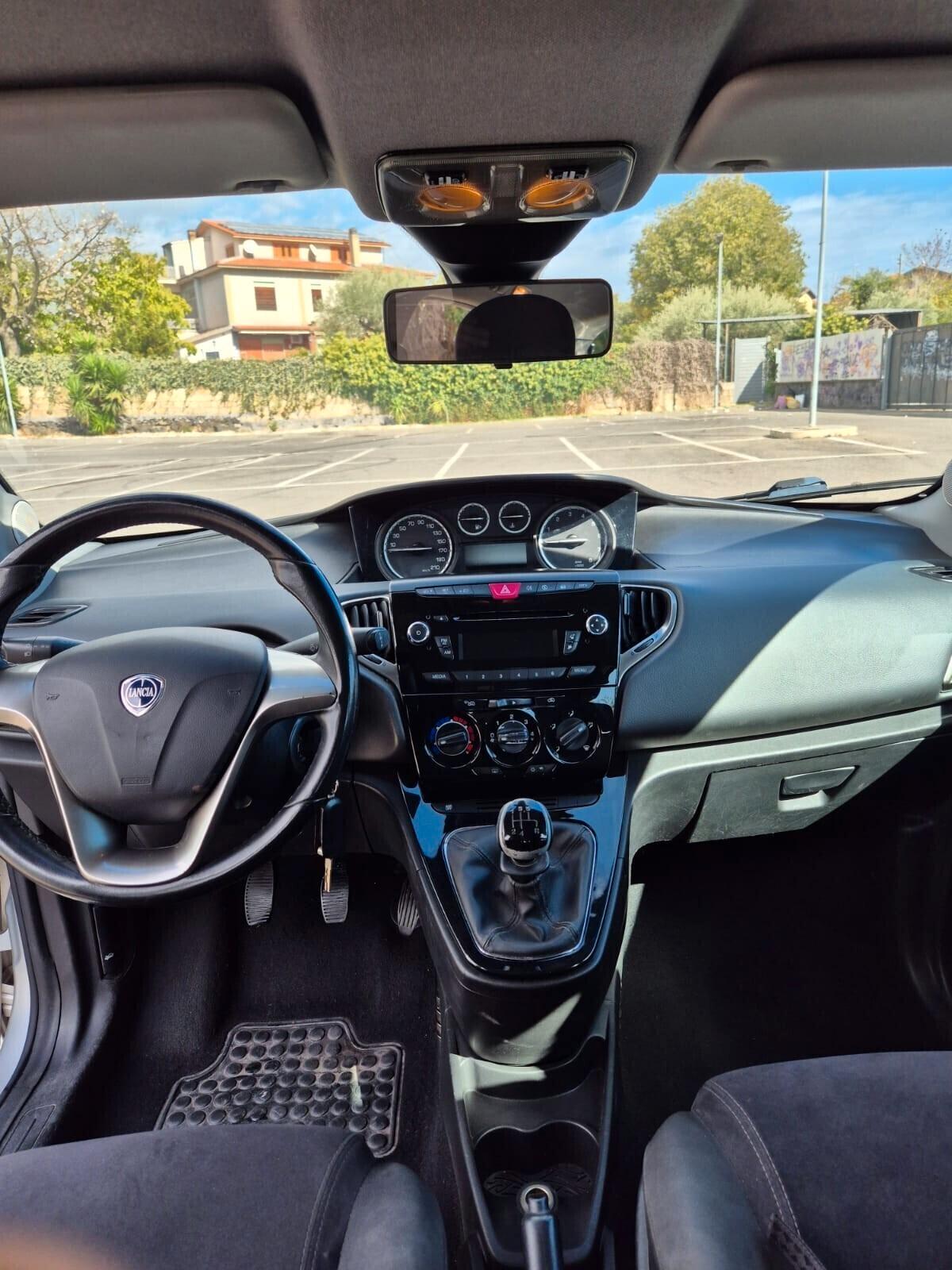 Lancia Ypsilon 1.2 69 CV 5 porte Platinum