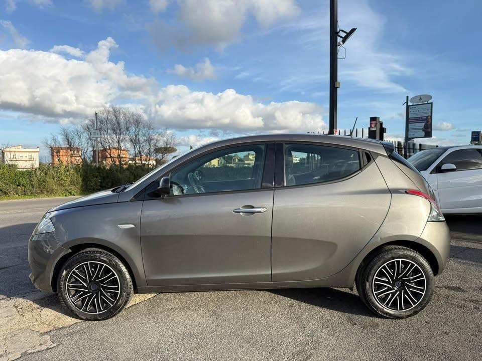 Lancia Ypsilon 1.0 FireFly 5 porte Hybrid Ecochic Silver