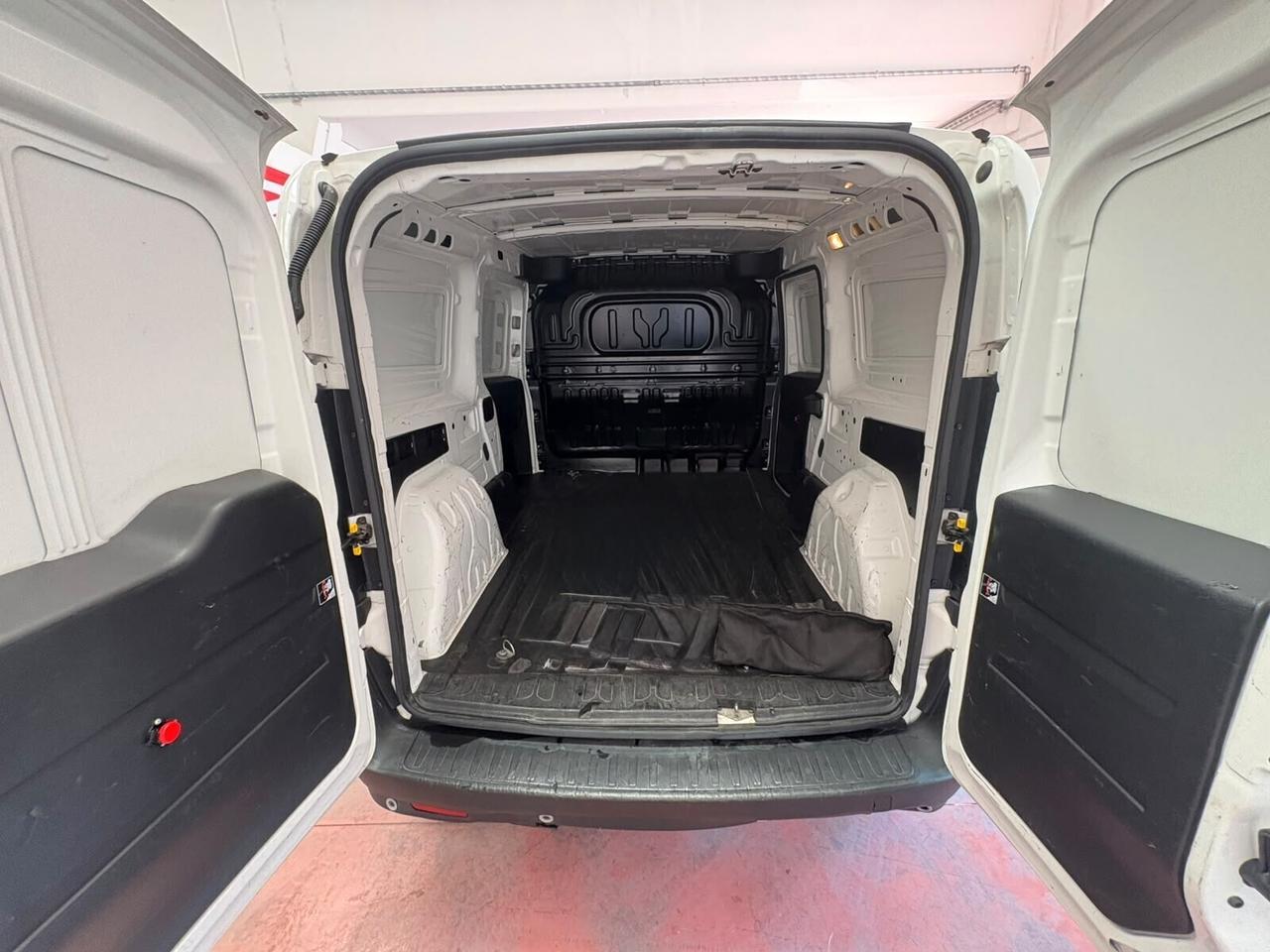 FIAT DOBLO serie3 POSTI3 DIESEL 1600 MULTIJET CV 105 Km 176.031Garanzia 12 mesi