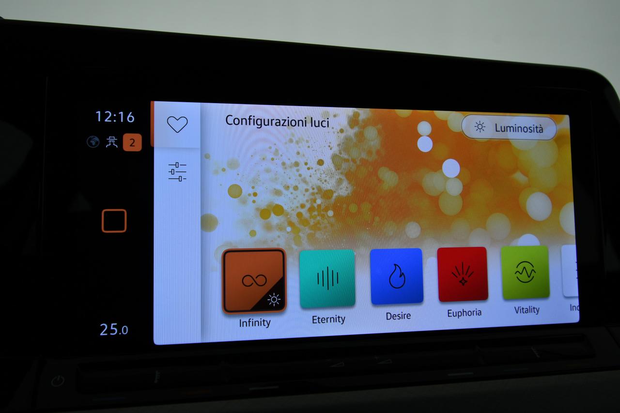 VOLKSWAGEN Golf 2.0 tdi Life 115cv CAMERA+ACC+APP CONNECT+NEOPATENTATI