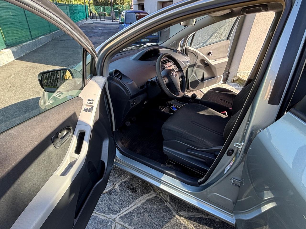 Toyota Yaris 1.0 5 porte Sol