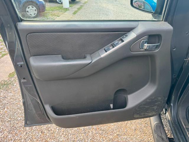 NISSAN Navara 2.5 dCi 4 porte Double Cab LE
