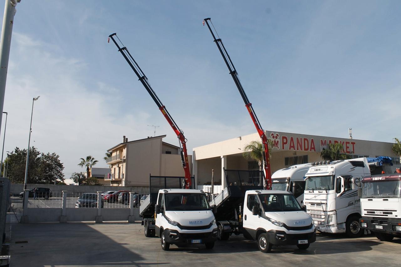 Iveco daily 35-140 cassone ribaltabile trilaterale e grù nuovi.