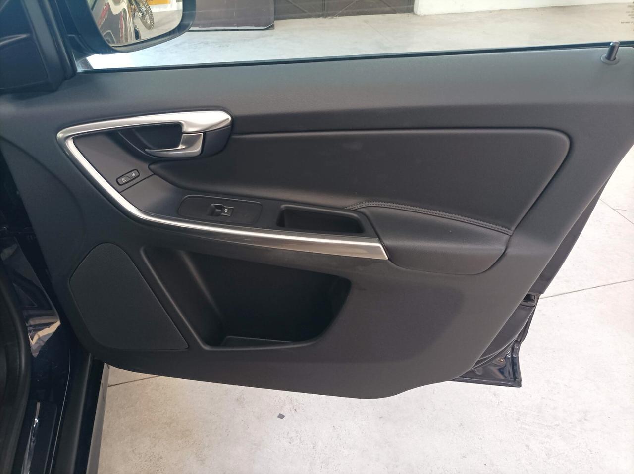 Volvo XC 60 CV 190 D4 Momentum 02/2016