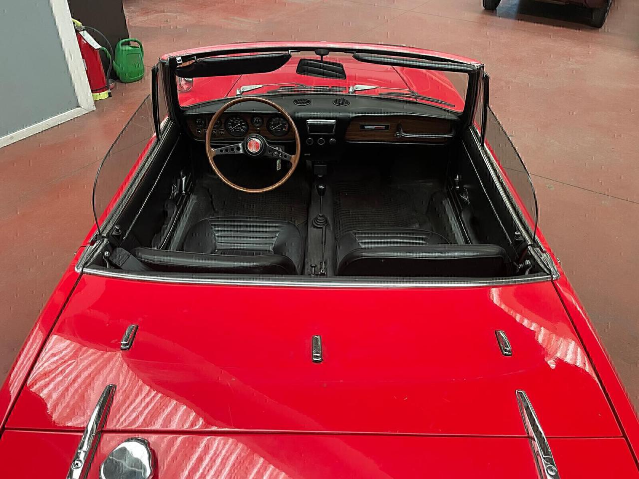 FIAT 850 SPORT SPIDER CON HARD-TOP IN TINTA.