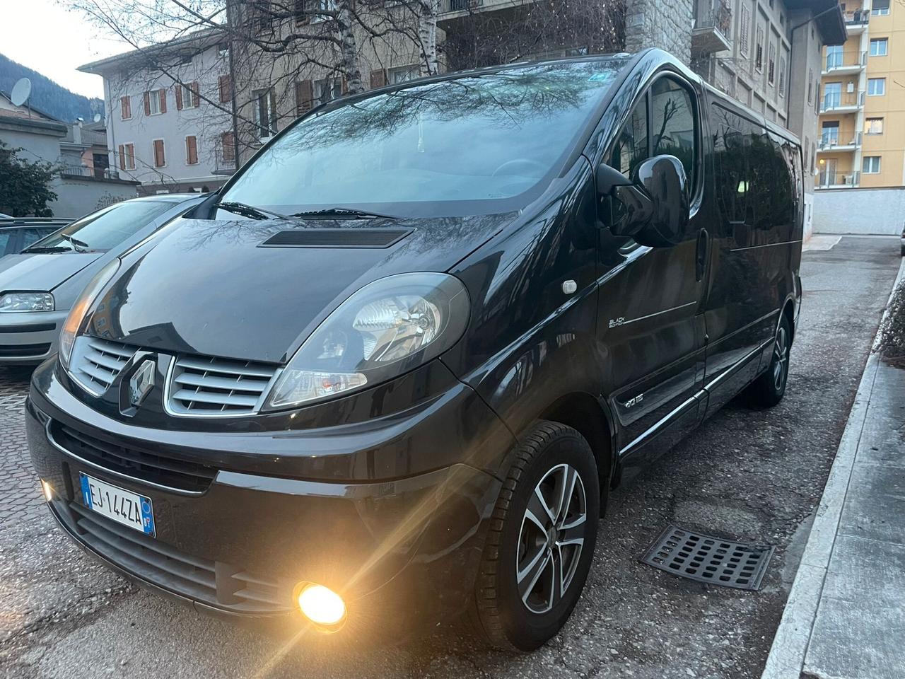 RENAULT TRAFIC 2.0 DCI 115 CV 6M PASSO LUNGO BLACK EDITION