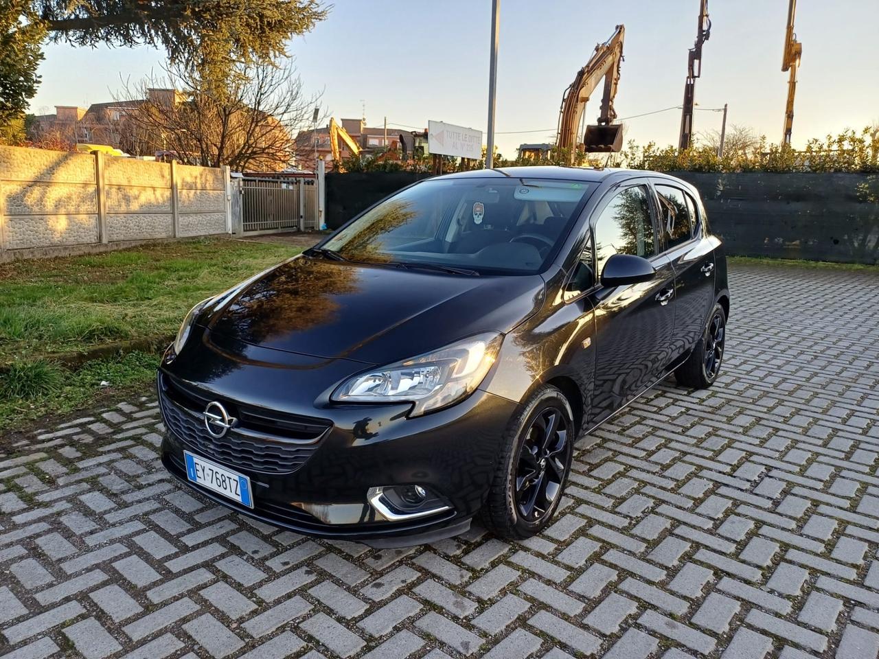 Opel Corsa 1.4 90CV 5 porte b-Color