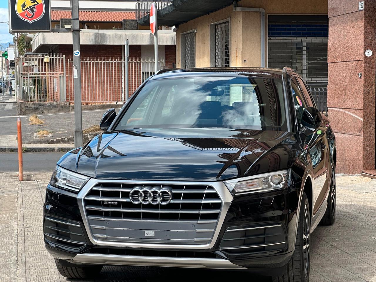 Audi Q5 35 TDI Sport tua a 352€ senza anticipo