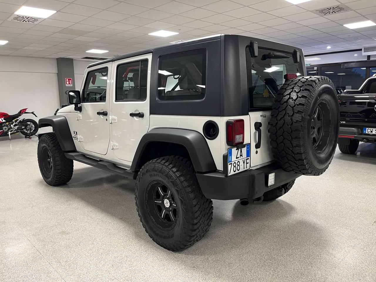 Jeep Wrangler Unlimited 3.8 V6 Sahara Auto 208cv