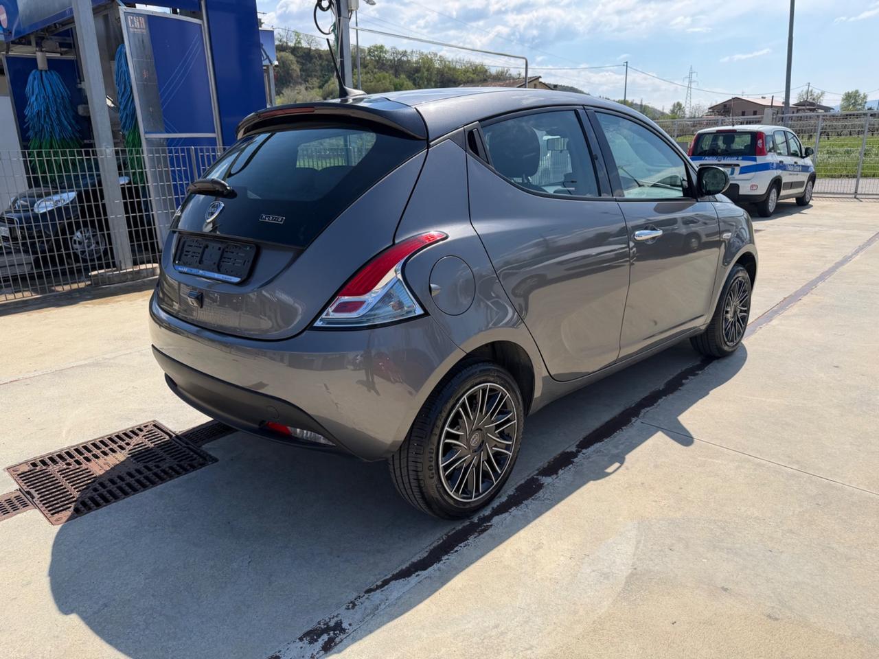 Lancia Ypsilon 1.0 FireFly 5 porte S&S Hybrid Gold