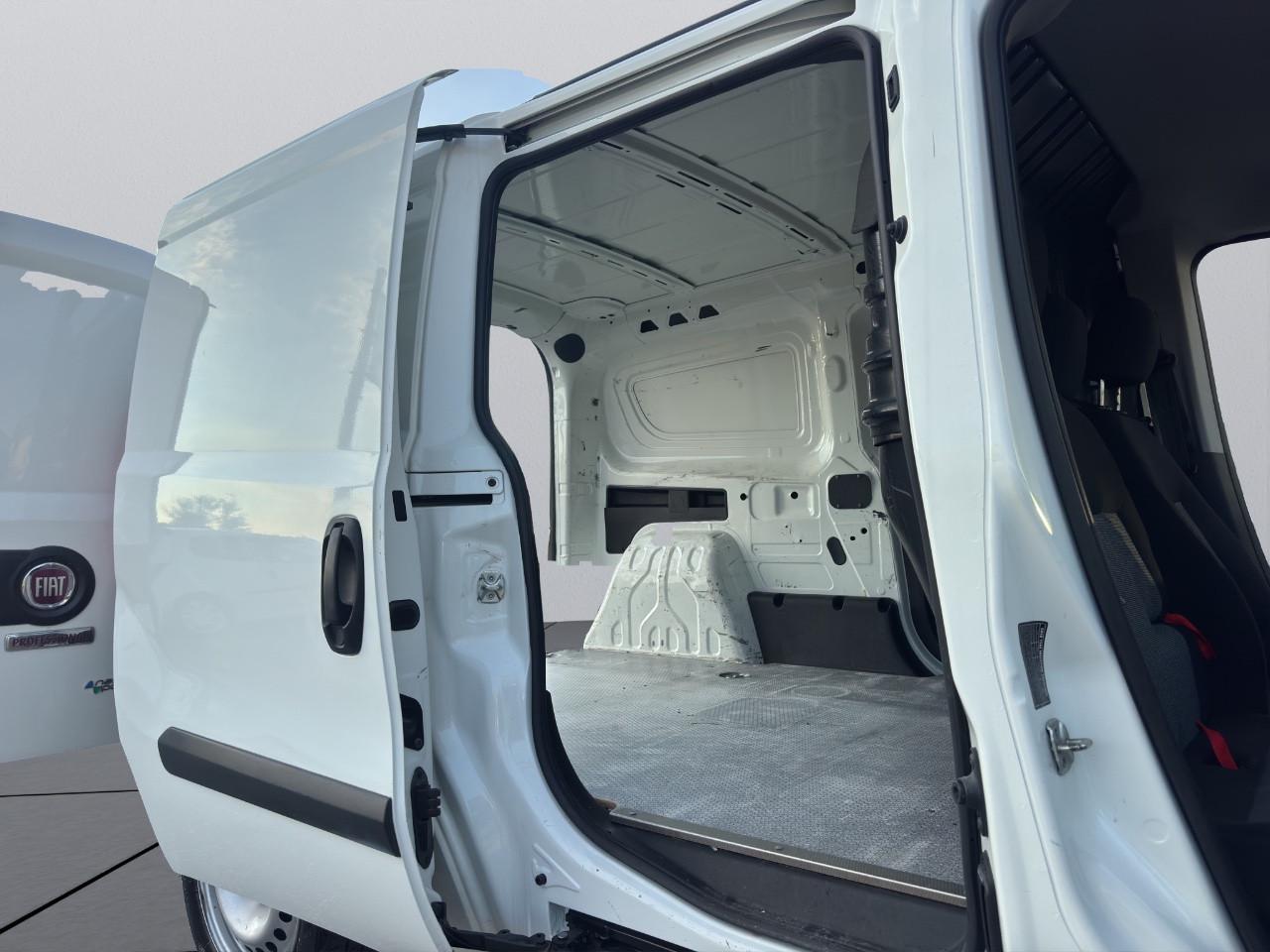 Fiat Doblo MAXI N1 1.4 N.P(PL-TN-L2H1)3 POSTI-BENZINA METANO-SENSORI-SCADENZA BOBOLE 2028-