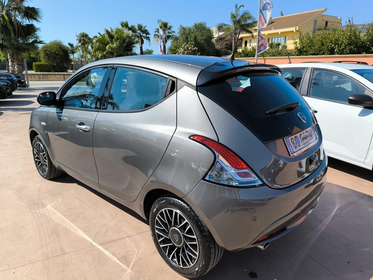 Lancia Ypsilon 1.0 FireFly 5 porte S&S Hybrid Gold Plus